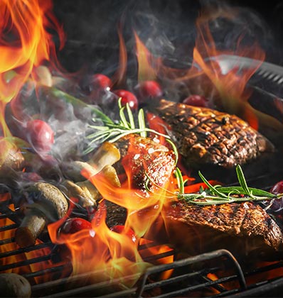 Grillsteak und Feuer - Grillfreunde